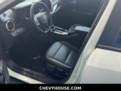Used 2025 Chevrolet Trax RS w/ Driver Confidence Package FWD image 11