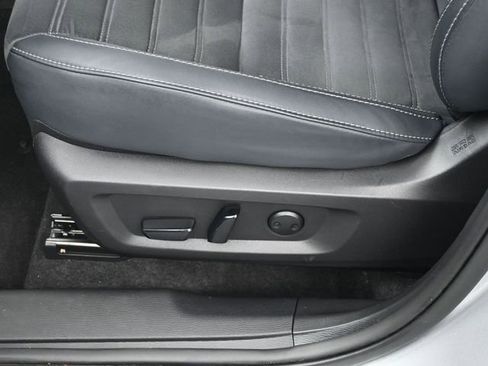 Used 2025 Mitsubishi Outlander SE FWD image 12