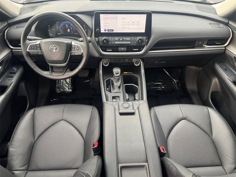 Used 2024 Toyota Grand Highlander XLE image 10