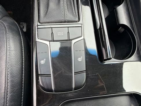 Used 2017 Kia Cadenza Premium FWD image 21