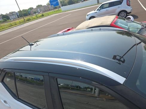 Used 2019 Nissan Kicks SV FWD image 8