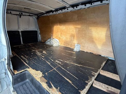 Used 2010 Chevrolet Express 2500 Extended image 10