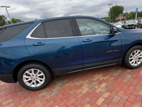 Used 2019 Chevrolet Equinox LT w/ Driver Convenience Package FWD image 2