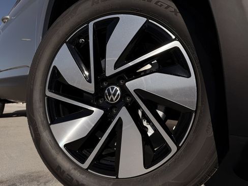 New 2026 Volkswagen Atlas SE image 10