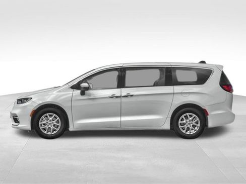 Used 2024 Chrysler Pacifica Touring-L FWD image 33