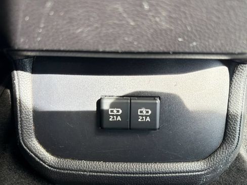 Used 2021 Toyota Highlander XLE AWD/4WD image 32