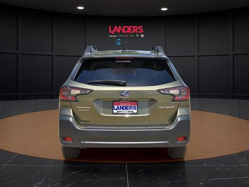 Used 2025 Subaru Outback Premium AWD/4WD image 3