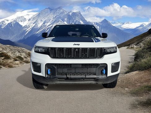 Used 2024 Jeep Grand Cherokee Trailhawk image 8