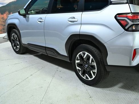 Used 2025 Subaru Forester Premium AWD/4WD image 8
