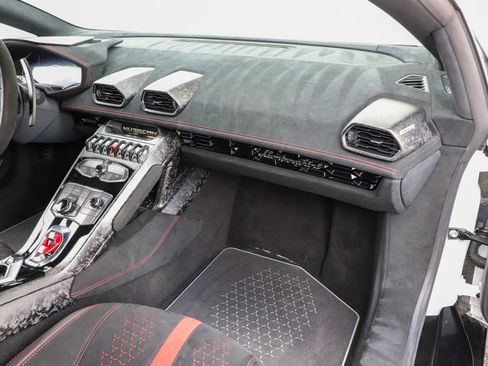 Used 2018 Lamborghini Huracan Performante AWD/4WD image 45