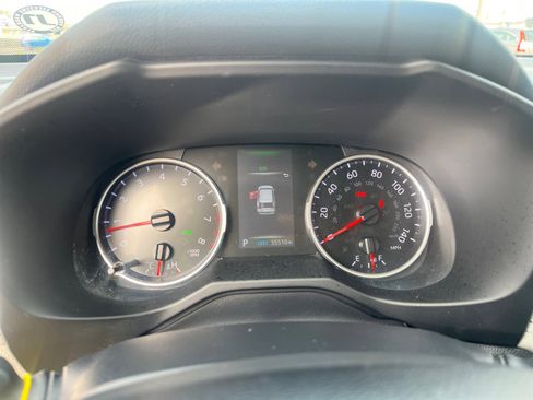 Used 2022 Toyota RAV4 XLE Premium image 10