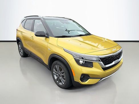 Used 2022 Kia Seltos S AWD/4WD image 2