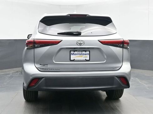 Used 2021 Toyota Highlander XLE FWD image 13