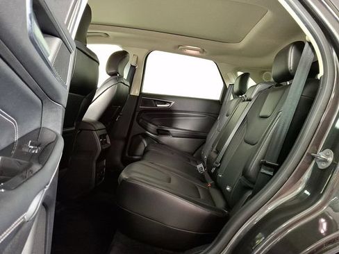 Used 2017 Ford Edge Titanium w/ Technology Package AWD/4WD image 13