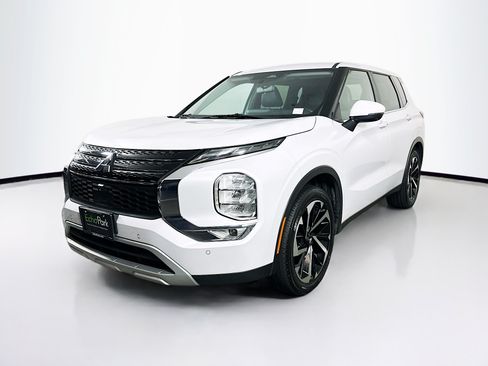 Used 2024 Mitsubishi Outlander SE FWD image 3
