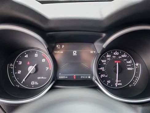 Used 2023 Alfa Romeo Stelvio Ti image 11