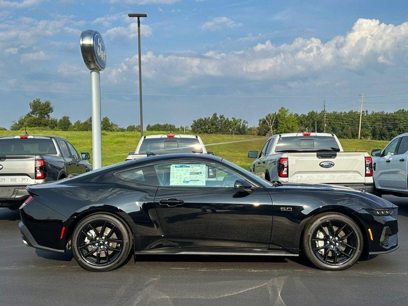 Used 2025 Ford Mustang GT Premium RWD image 2