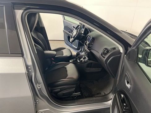 Certified 2018 Jeep Compass Latitude image 28