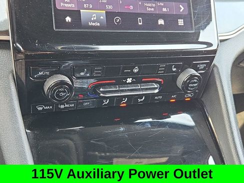 Used 2023 Jeep Grand Cherokee L Laredo image 12