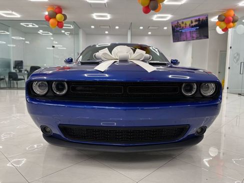 Used 2019 Dodge Challenger SXT w/ Plus Package image 2