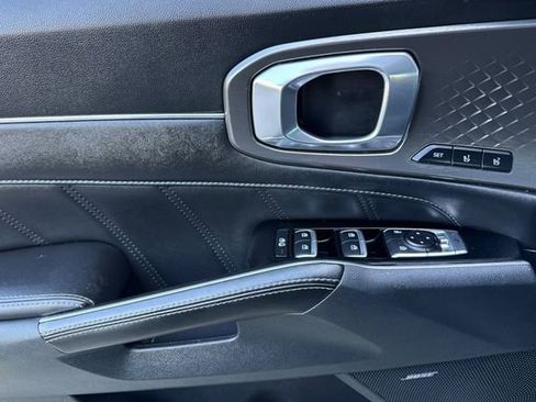 Certified 2022 Kia Sorento SX FWD image 13