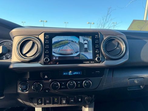 Used 2023 Toyota Tacoma TRD Sport image 16