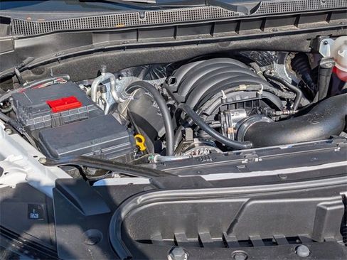 Used 2025 Chevrolet Suburban High Country image 16