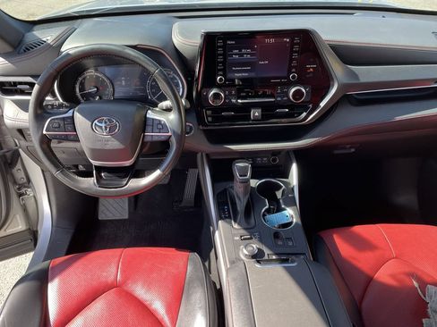 Used 2022 Toyota Highlander XSE AWD/4WD image 15