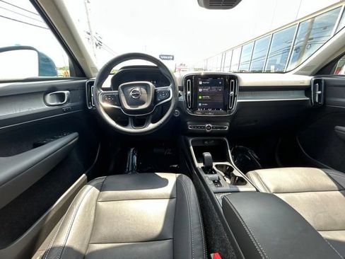 Used 2025 Volvo XC40 B5 Core AWD/4WD image 19