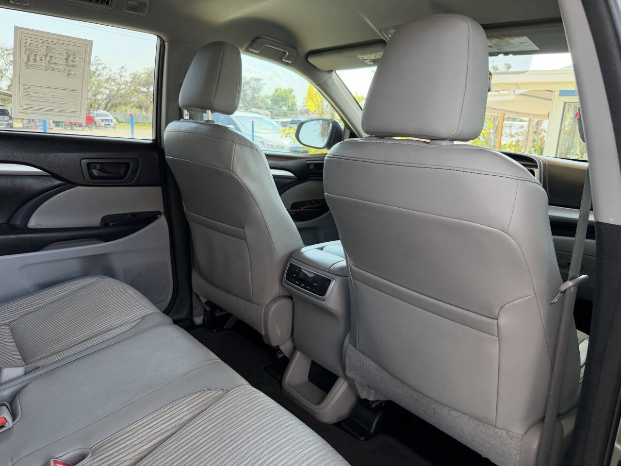 Used 2015 Toyota Highlander Plus FWD image 23