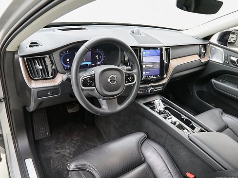 Certified 2023 Volvo XC60 B5 Ultimate image 13