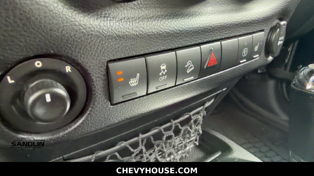Used 2016 Jeep Wrangler Unlimited Sahara AWD/4WD image 30