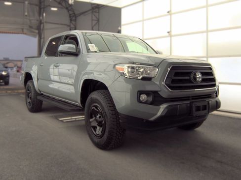 Used 2020 Toyota Tacoma SR5 RWD image 6