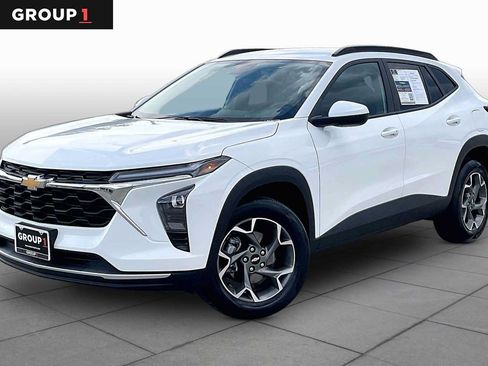 Used 2025 Chevrolet Trax LT w/ LT Convenience Package FWD image 1