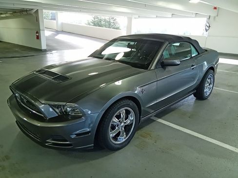 Used 2013 Ford Mustang Premium image 3