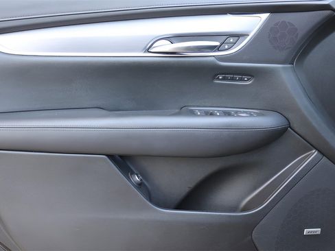 Used 2017 Cadillac XT5 Luxury w/ Driver Awareness Package image 10