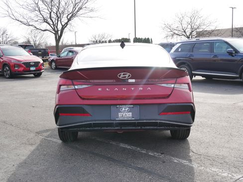 Used 2025 Hyundai Elantra Sport image 4