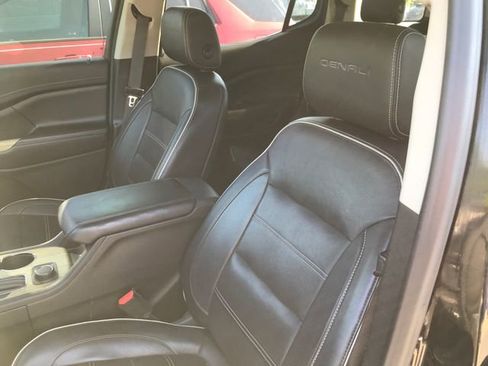 Used 2019 GMC Acadia Denali w/ Technology Package AWD/4WD image 5