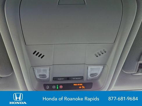 Used 2024 GMC Terrain SLE w/ Elevation Edition FWD image 28