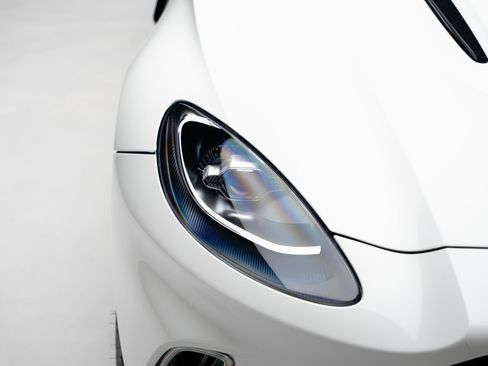 Used 2021 Aston Martin DBX AWD/4WD image 12