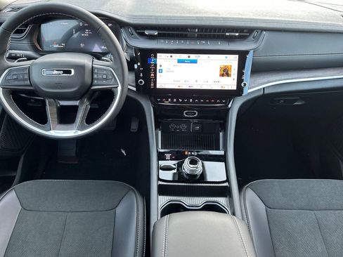 New 2026 Jeep Grand Cherokee 4WD image 13