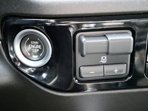 Used 2023 GMC Sierra 1500 SLT w/ SLT Premium Plus Package AWD/4WD image 34