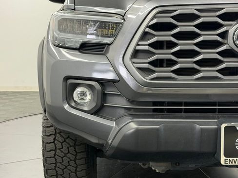 Used 2022 Toyota Tacoma TRD Off-Road w/ Technology Package RWD image 9