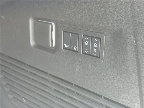 Certified 2026 GMC Yukon XL Denali w/ LPO, Floor Liner Package AWD/4WD image 32