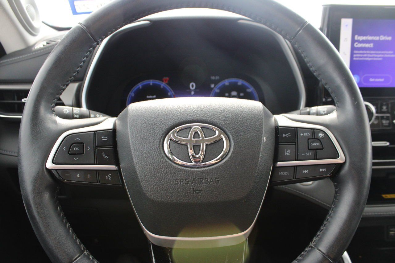 Used 2023 Toyota Highlander Limited AWD/4WD image 12