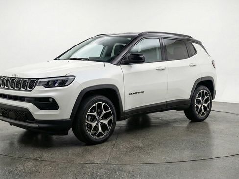 Used 2025 Jeep Compass Limited AWD/4WD image 3