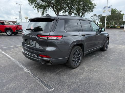 Used 2024 Jeep Grand Cherokee L Summit w/ Advanced Protech Group IV AWD/4WD image 5