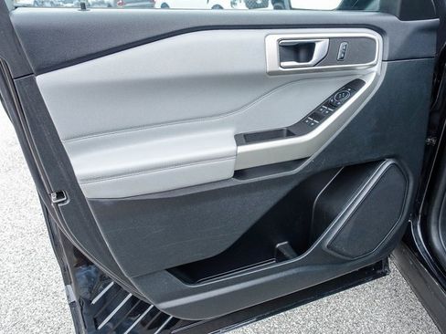 Used 2023 Ford Explorer XLT w/ Equipment Group 202A image 9