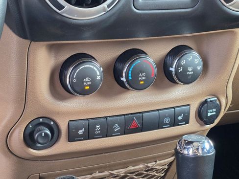 Used 2015 Jeep Wrangler Unlimited Sahara w/ Connectivity Group image 21