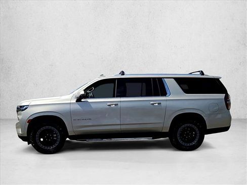 Certified 2022 Chevrolet Suburban LT w/ Luxury Package AWD/4WD image 5